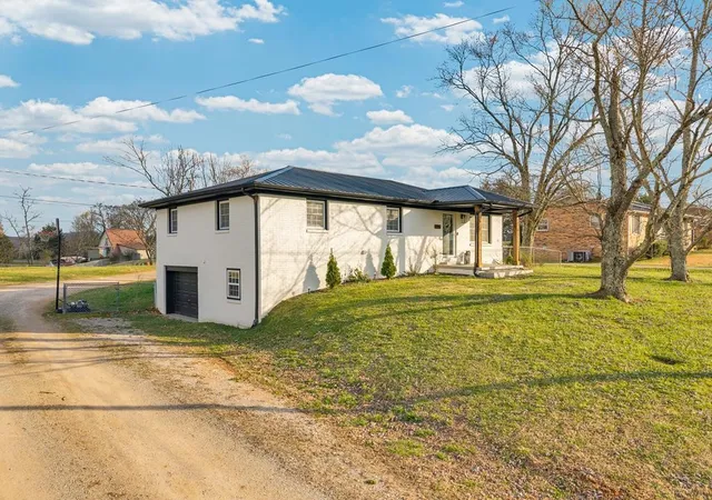Homes for sale in Sparta, TN | 2315 Mcminnville Hwy, Sparta, TN 38583 | MLS# 3145749