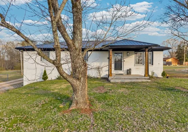 Homes for sale in Sparta, TN | 2315 Mcminnville Hwy, Sparta, TN 38583 | MLS# 3145749