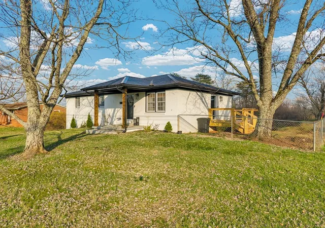 Homes for sale in Sparta, TN | 2315 Mcminnville Hwy, Sparta, TN 38583 | MLS# 3145749
