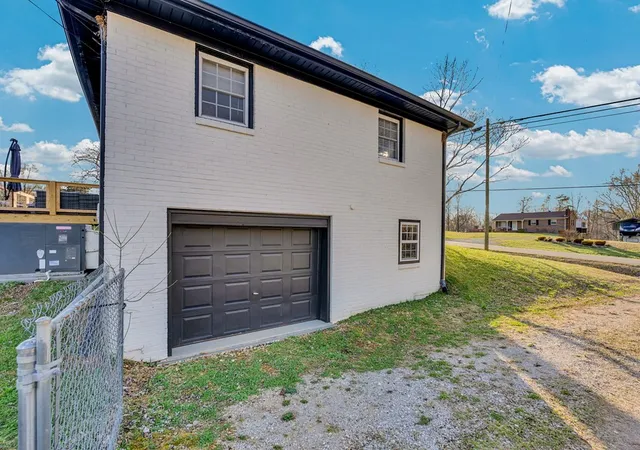 Homes for sale in Sparta, TN | 2315 Mcminnville Hwy, Sparta, TN 38583 | MLS# 3145749