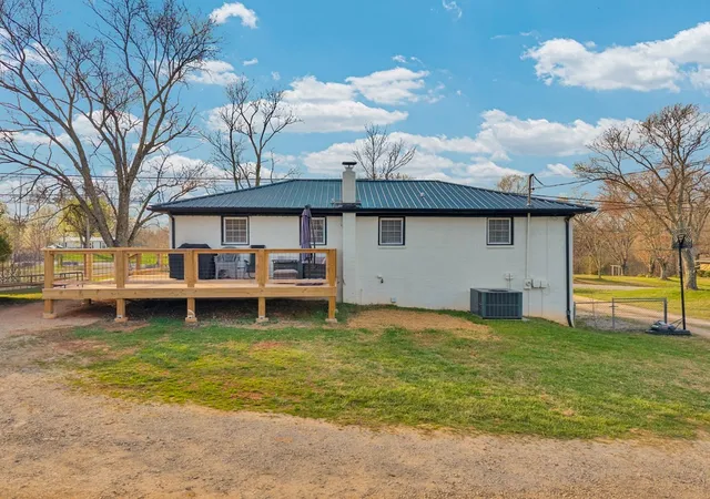 Homes for sale in Sparta, TN | 2315 Mcminnville Hwy, Sparta, TN 38583 | MLS# 3145749