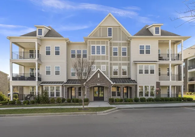 Photo 3 of Condo for sale at 1801 Shadow Green Dr #303, Franklin, TN 37064 | MLS# 3146984 | Listing updated on 2026-09-16