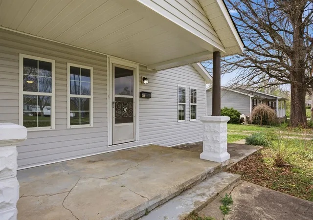 3rd image of 310 Smith Ave, Hohenwald, TN 38462 | MLS# 3160127