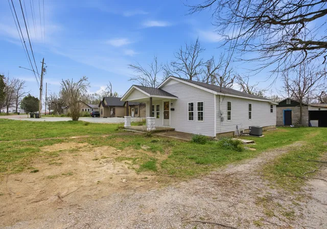 5th image of 310 Smith Ave, Hohenwald, TN 38462 | MLS# 3160127