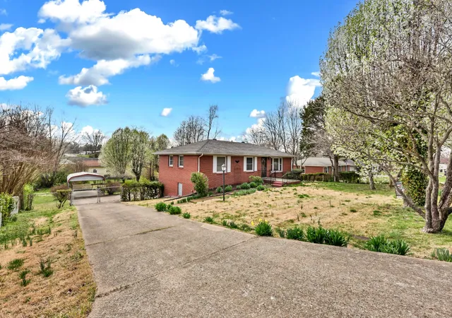 Photo 2 of Single family home for sale at 126 Lexington Dr, Clarksville, TN 37042 | MLS# 3147670 | Listing updated on 2026-09-12