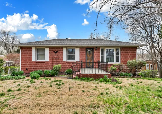 Photo 3 of Single family home for sale at 126 Lexington Dr, Clarksville, TN 37042 | MLS# 3147670 | Listing updated on 2026-09-12