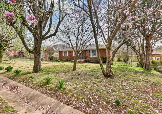 Photo 4 of Single family home for sale at 126 Lexington Dr, Clarksville, TN 37042 | MLS# 3147670 | Listing updated on 2026-09-12