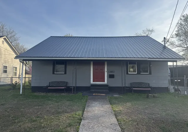 Homes for sale in Hopkinsville, KY | 407 E 23rd St, Hopkinsville, KY 42240 | MLS# 3146524
