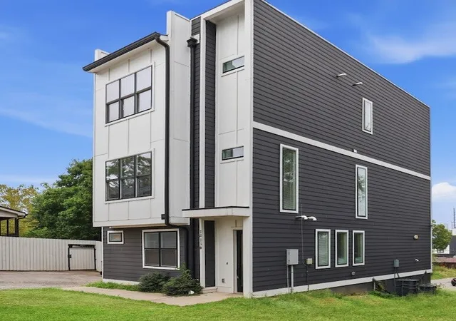 Photo 2 of Single family home for sale at 1813b Hermosa St, Nashville, TN 37208 | MLS# 3150078 | Listing updated on 2026-10-23