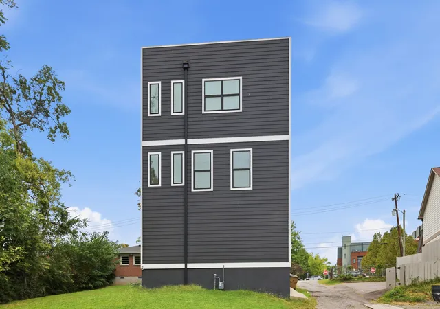 Photo 3 of Single family home for sale at 1813b Hermosa St, Nashville, TN 37208 | MLS# 3150078 | Listing updated on 2026-10-23