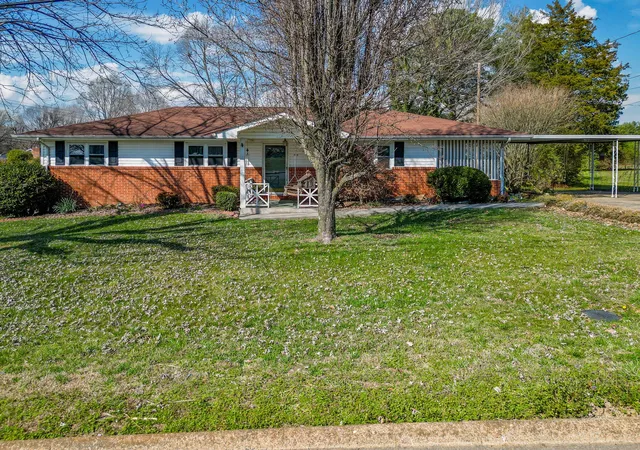 Photo 3 of Sale Pending at 614 Elizabeth St, Athens, TN 37303 | MLS# 3338297 | Listing updated on 2026-08-30