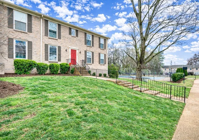 3rd image of 1011 Murfreesboro Rd, Franklin, TN 37064