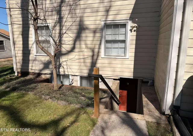 2nd image of 2703 Bridalwood Dr, Knoxville, TN 37917
