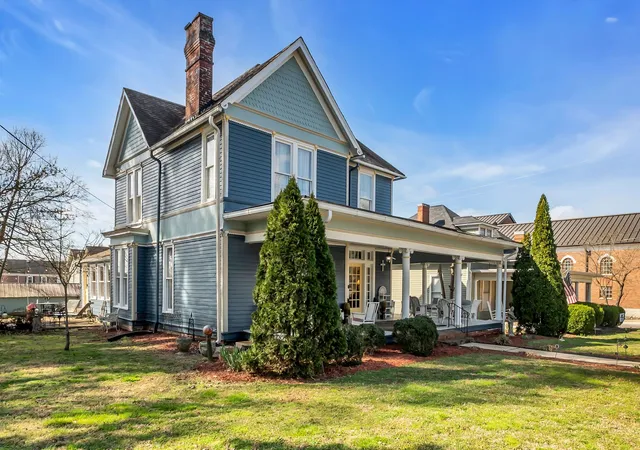 Photo 2 of Single family home for sale at 305 Washington St E, Fayetteville, TN 37334 | MLS# 3147087 | Listing updated on 2026-10-08