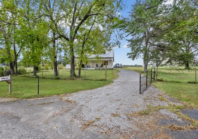 Homes for sale in Unionville, TN | 607 Old Columbia Rd, Unionville, TN 37180 | MLS# 3147703