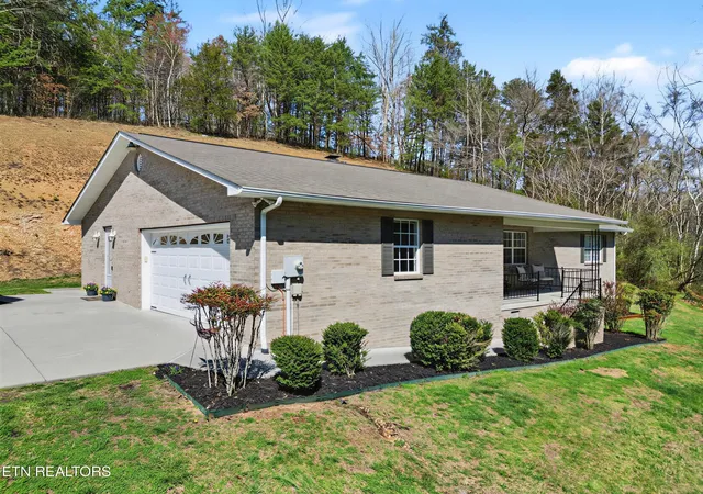 Photo 3 of Single family home for sale at 786 Pine Mountain Rd, Pigeon Forge, TN 37863 | MLS# 3604120 | Listing updated on 2026-10-08