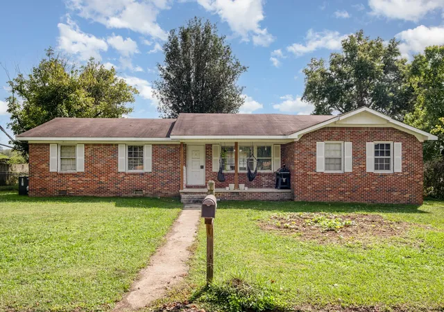 Homes for sale in Fayetteville, TN | 125 Morton Dr, Fayetteville, TN 37334 | MLS# 3147399