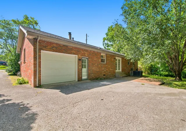 Photo 4 of Single family home for sale at 7249 Willow Crk Dr, Nashville, TN 37221 | MLS# 3318985 | Listing updated on 2026-08-20