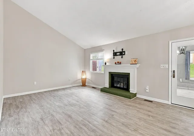 Listing Photo 5 - Condo for sale in building located at 1003 Hardwick Dr, Maryville, TN 37803