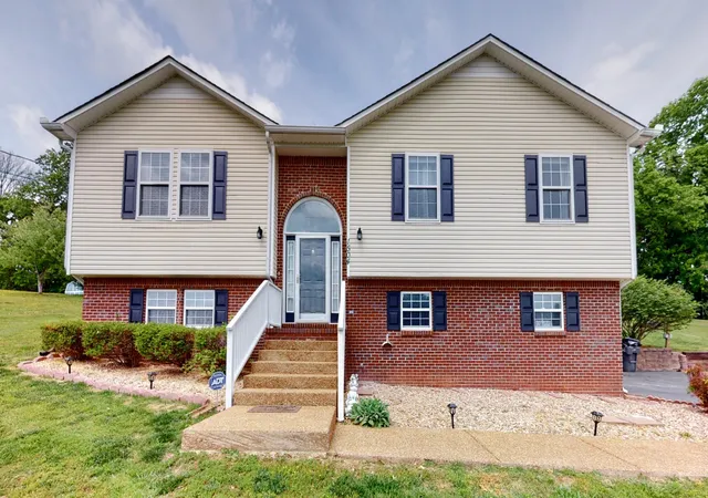 Photo 1 of Single family home for sale at 1504 Potter Dr, Columbia, TN 38401 | MLS# 3159471 | Listing updated on 2026-04-29