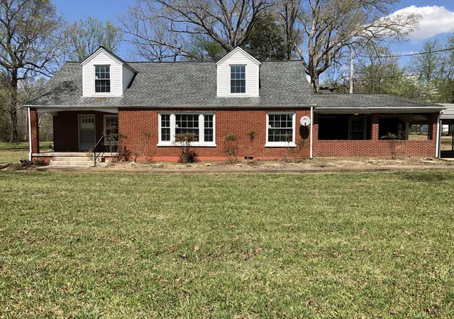 Homes for sale in Lawrenceburg, TN | 4450 Pulaski Hwy, Lawrenceburg, TN 38464 | MLS# 3168495