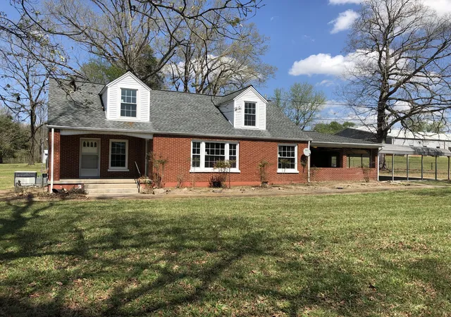 Homes for sale in Lawrenceburg, TN | 4450 Pulaski Hwy, Lawrenceburg, TN 38464 | MLS# 3168495