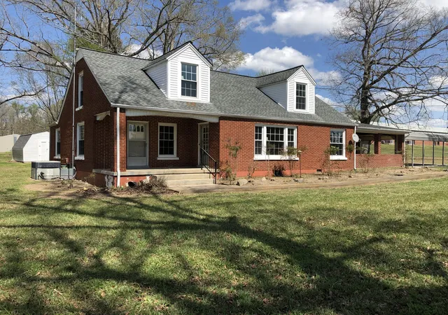 Homes for sale in Lawrenceburg, TN | 4450 Pulaski Hwy, Lawrenceburg, TN 38464 | MLS# 3168495