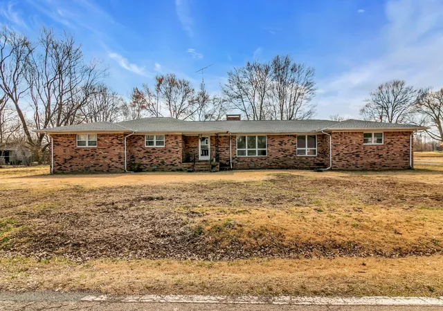 Homes for sale in Puryear, TN | 233 Chestnut St W, Puryear, TN 38251 | MLS# 3148059