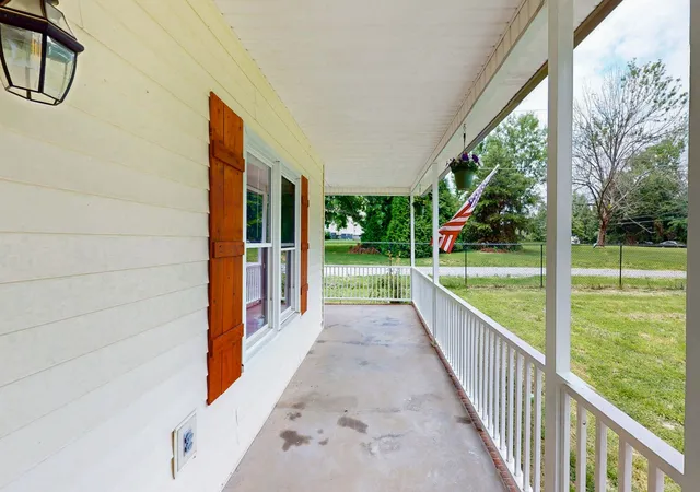 Photo 4 of Single family home for sale at 4648 31 Highway W, Cottontown, TN 37048 | MLS# 3217389 | Listing updated on 2026-09-24