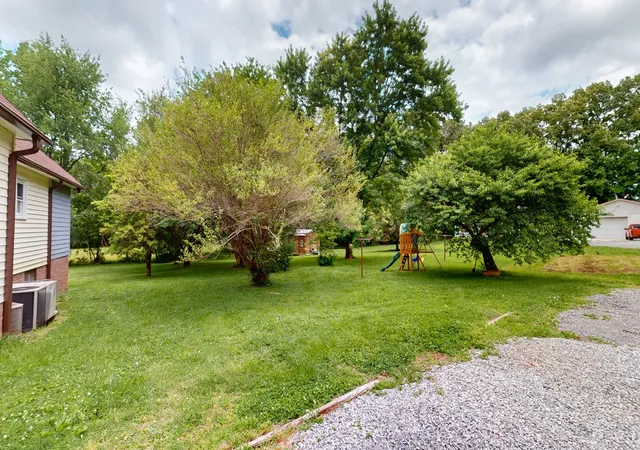 Photo 2 of Single family home for sale at 4648 31 Highway W, Cottontown, TN 37048 | MLS# 3217389 | Listing updated on 2026-09-24