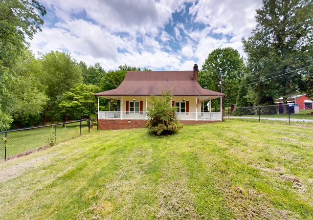 Photo 1 of Single family home for sale at 4648 31 Highway W, Cottontown, TN 37048 | MLS# 3217389 | Listing updated on 2026-09-24