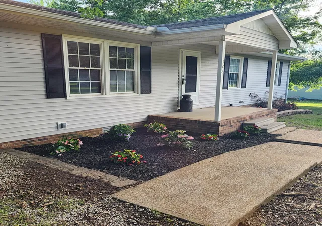 Homes for sale in Lawrenceburg, TN | 127 Michael Cir, Lawrenceburg, TN 38464 | MLS# 3148410