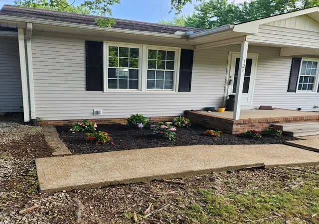 Homes for sale in Lawrenceburg, TN | 127 Michael Cir, Lawrenceburg, TN 38464 | MLS# 3148410