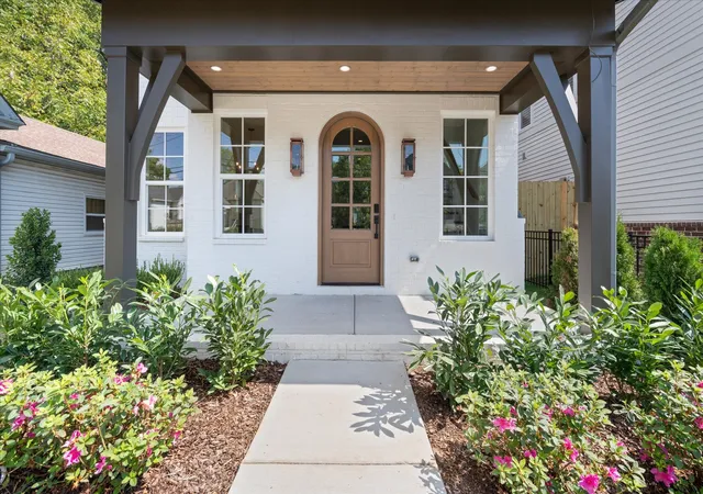 Photo 2 of Single family home for sale at 915 Lischey Ave, Nashville, TN 37207 | MLS# 3546098 | Listing updated on 2026-10-10