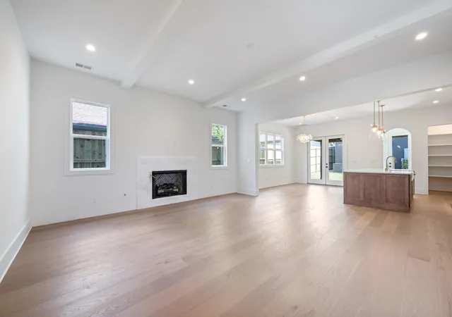 Photo 4 of Single family home for sale at 915 Lischey Ave, Nashville, TN 37207 | MLS# 3546098 | Listing updated on 2026-10-10