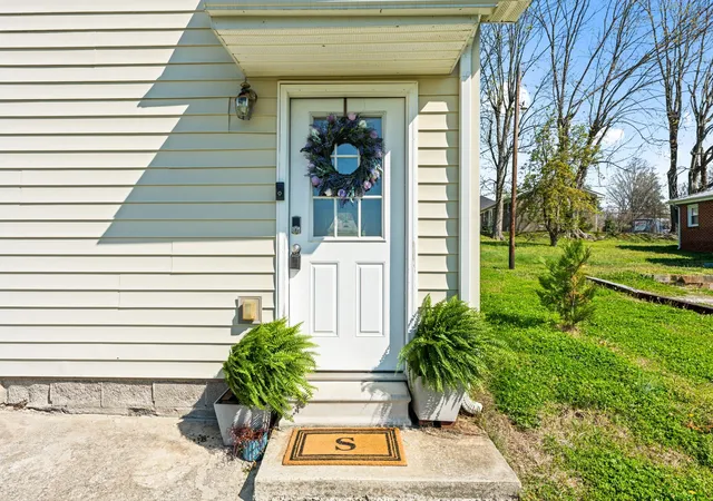 Homes for sale in Winchester, TN | 525 Sharp Springs Rd, Winchester, TN 37398 | MLS# 3155707