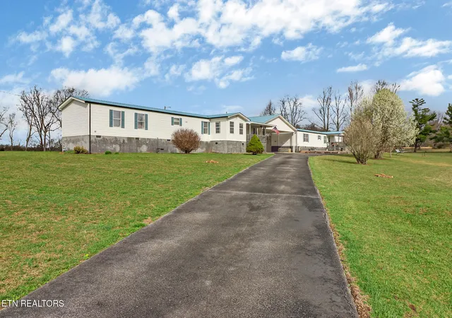 Photo 3 of Sale Pending at 11440 Highway 70 W, Sparta, TN 38583 | MLS# 3148481 | Listing updated on 2026-10-08
