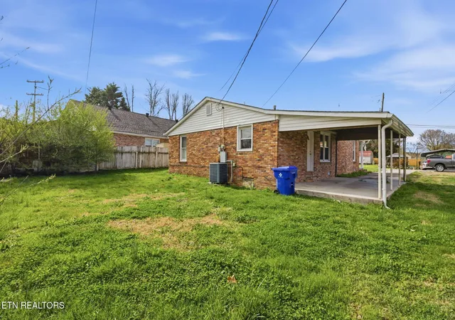 Homes for sale in Clinton, TN | 335 S Fowler St, Clinton, TN 37716 | MLS# 3186019