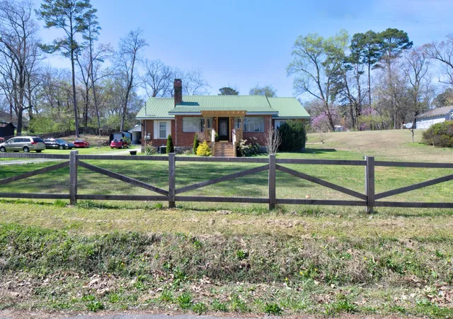 Photo 2 of Single family home for sale at 809 N Oakwood St, Rossville, GA 30741 | MLS# 3599493 | Listing updated on 2026-09-25