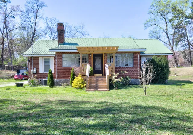 Photo 3 of Single family home for sale at 809 N Oakwood St, Rossville, GA 30741 | MLS# 3599493 | Listing updated on 2026-09-25