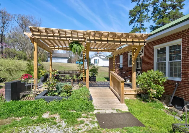 Photo 4 of Single family home for sale at 809 N Oakwood St, Rossville, GA 30741 | MLS# 3599493 | Listing updated on 2026-09-25