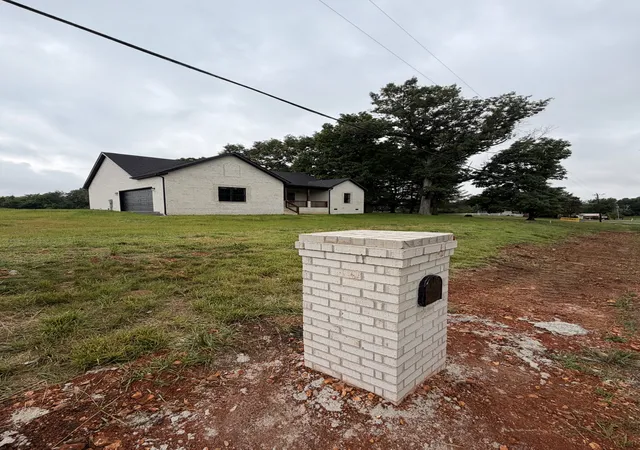 Homes for sale in Cadiz, KY | 523 Old Hopkinsville Rd, Cadiz, KY 42211 | MLS# 3149448
