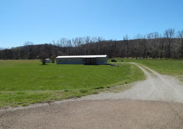 Photo 2 of Manufactured home for sale at 6223 Beech Crk Rd, Clifton, TN 38425 | MLS# 3149519 | Listing updated on 2026-09-13