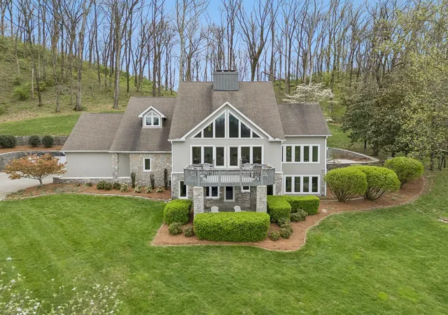 Photo 2 of Single family home for sale at 2025 Lynnwood Dr, Franklin, TN 37069 | MLS# 3180651 | Listing updated on 2026-09-23