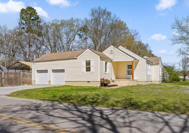 Photo 1 of Single family home for sale at 1529 Springvale Rd, Chattanooga, TN 37412 | MLS# 3149787 | Listing updated on 2026-09-22