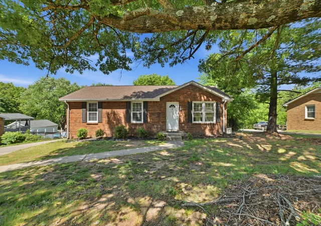 Photo 1 of Single family home for sale at 1810 Apex Dr, Clarksville, TN 37040 | MLS# 3158591 | Listing updated on 2026-09-05