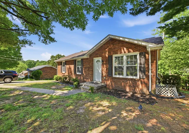 Photo 2 of Single family home for sale at 1810 Apex Dr, Clarksville, TN 37040 | MLS# 3158591 | Listing updated on 2026-09-05