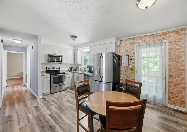 Photo 3 of Single family home for sale at 1810 Apex Dr, Clarksville, TN 37040 | MLS# 3158591 | Listing updated on 2026-09-05