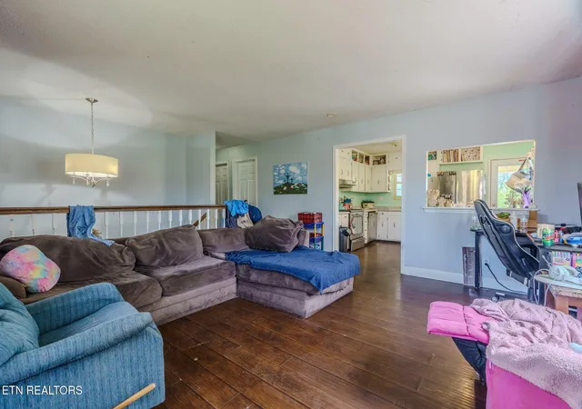 Photo 3 of Single family home for sale at 209 Crawford St, Dayton, TN 37321 | MLS# 3278458 | Listing updated on 2026-09-22