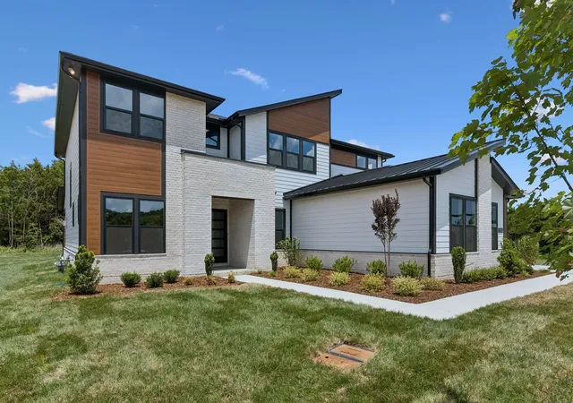 Photo 3 of Single family home for sale at 1005 Willow Ridge Dr, Nolensville, TN 37135 | MLS# 3150110 | Listing updated on 2026-08-01